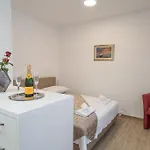 Drop In Split Luxury Suites